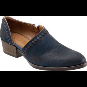 Bueno Lauren Half d'Orsay Shoe in Blue Nubuck